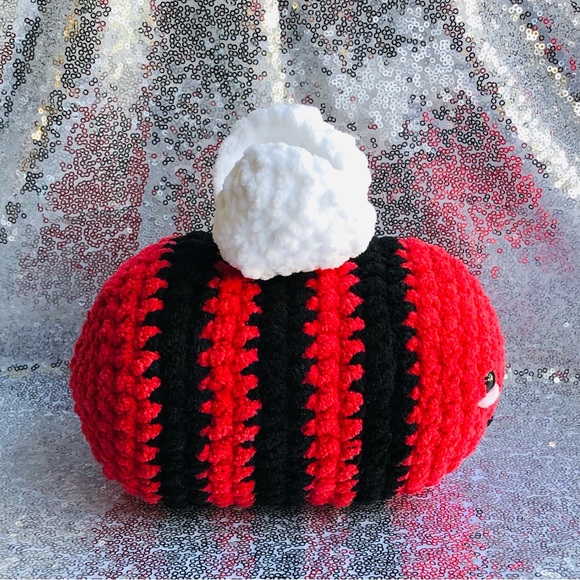 Handmade Plushie Bumblebee - Picture 8 of 15